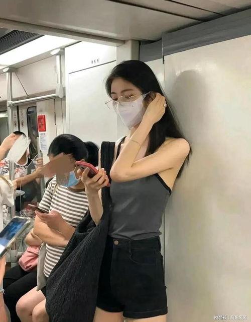 吃瓜群众的头像女生,揭秘吃瓜群众头像女生的魅力风采
